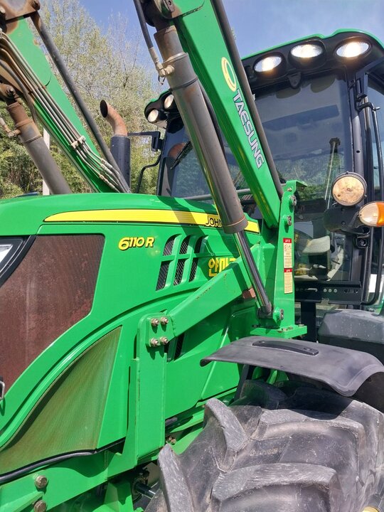 존디어 트랙터 6110R (110마력) 앞좌측면