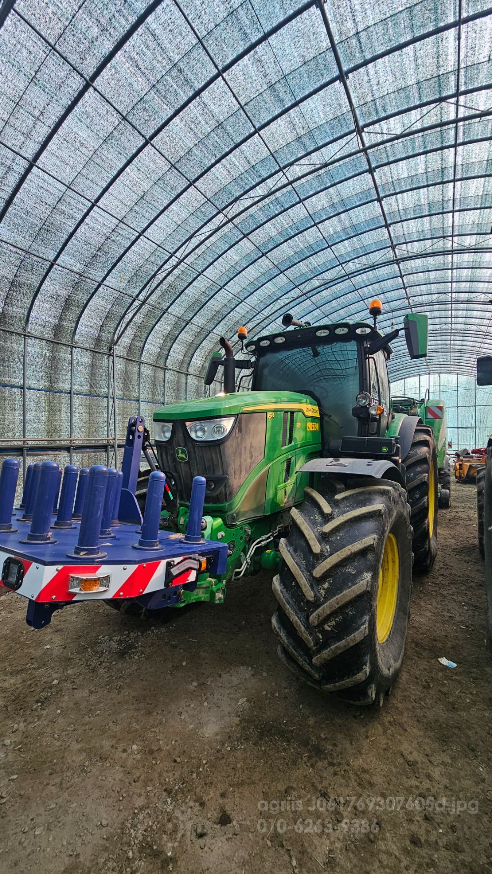 존디어 트랙터 6215R (215마력) 뒤우측면