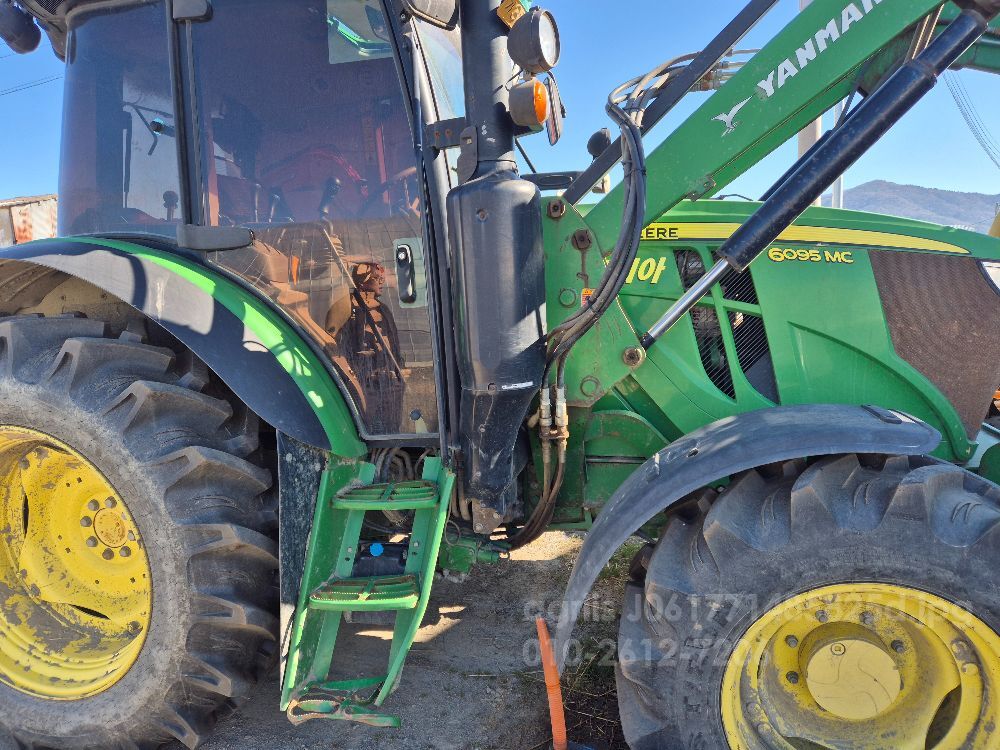 존디어 트랙터 6095MC (95마력) 뒤우측면