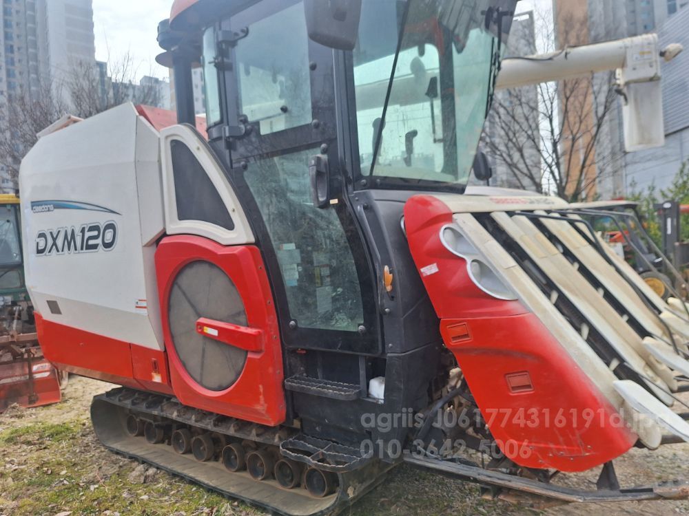 Daedong Combine Harvester DXM120 (6Rows) 뒤우측면