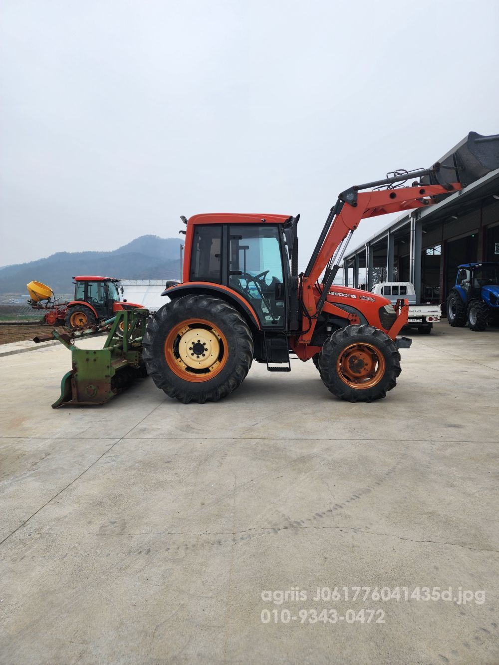 Daedong Tractor DX100 (100hp) 뒤우측면
