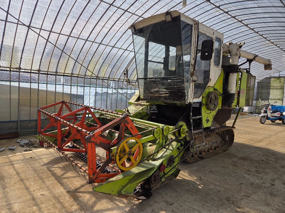 Shibaura Combine Harvester 크라스 (보통형) 뒤우측면