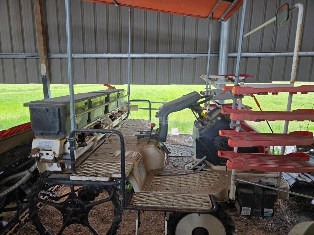 Daedong Rice transplanter ERP80DZF (8Rows) 뒤우측면