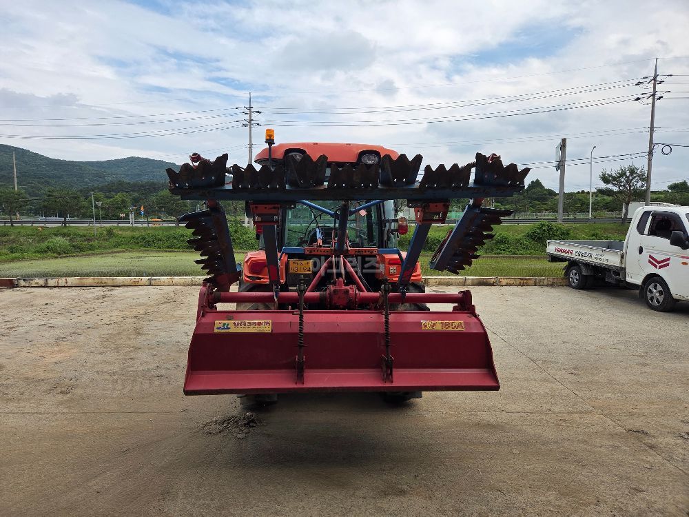 대동 트랙터 NX520 (52마력) 뒤우측면