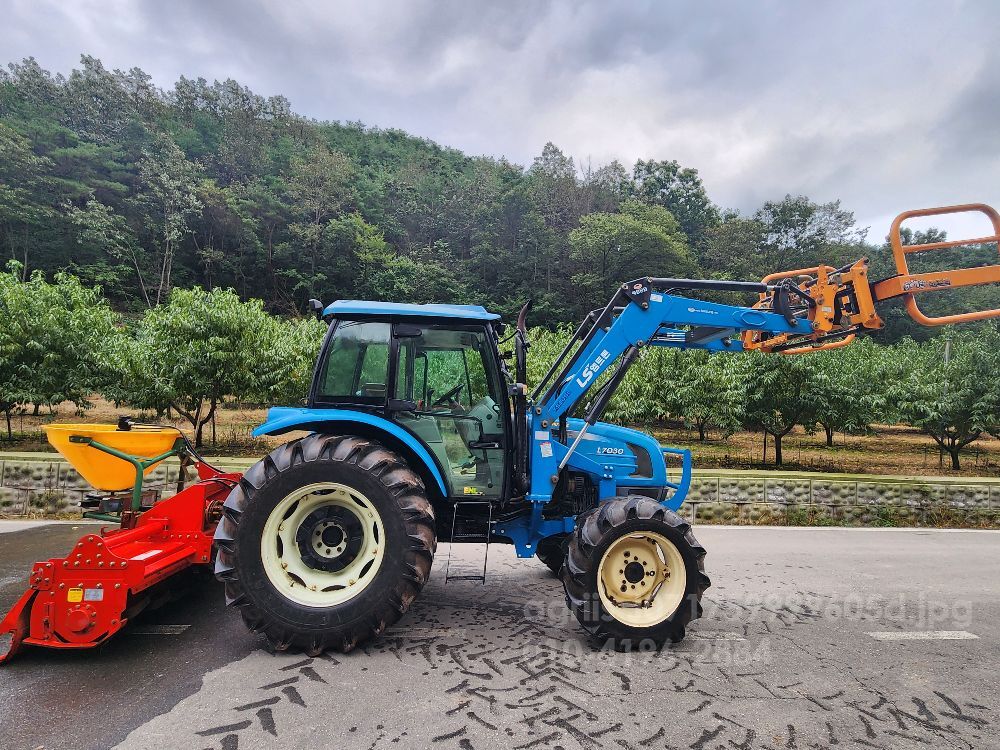 LS Tractor L7030 (85hp) 뒤우측면