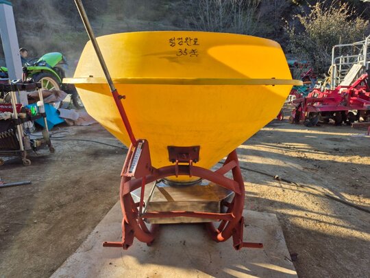  트랙터부착식 PTO 비료살포기 트랙터용 비료살포기 