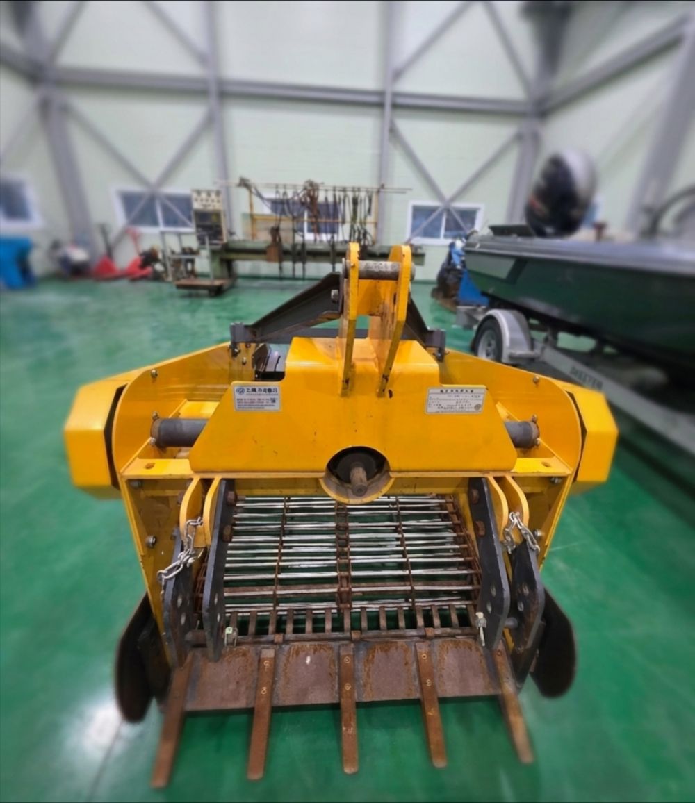 두루기계 뿌리작물 수확기 DR-1000S 앞좌측면