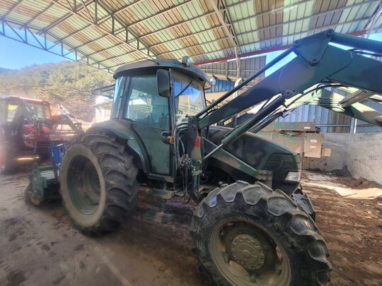 뉴홀랜드 트랙터 105 (105마력)